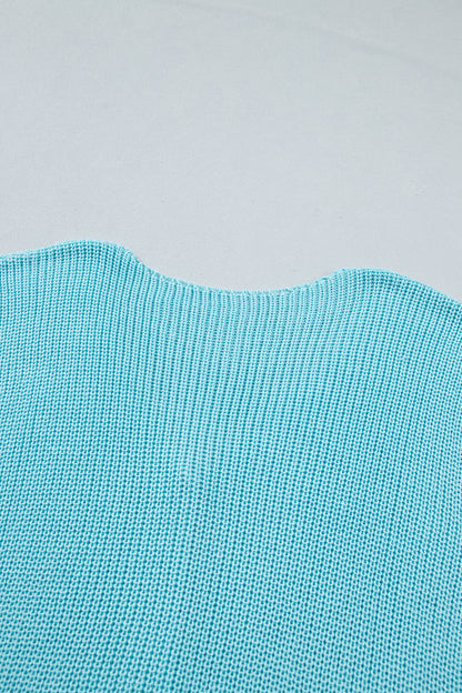 Chaleco de punto en color azul niebla con cuello de pico y botones delanteros