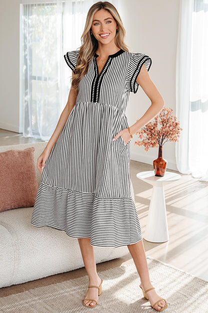 Vestido midi con cuello en V, manga corta con doble volante, ribete de contraste y rayas negras