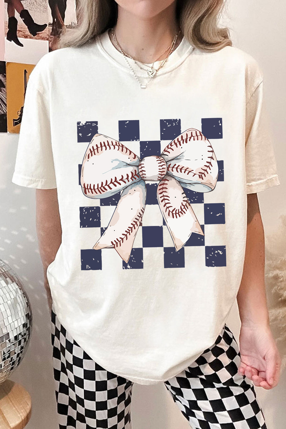 Camiseta de cuello redondo con lazo y estampado a cuadros blancos estilo rugby