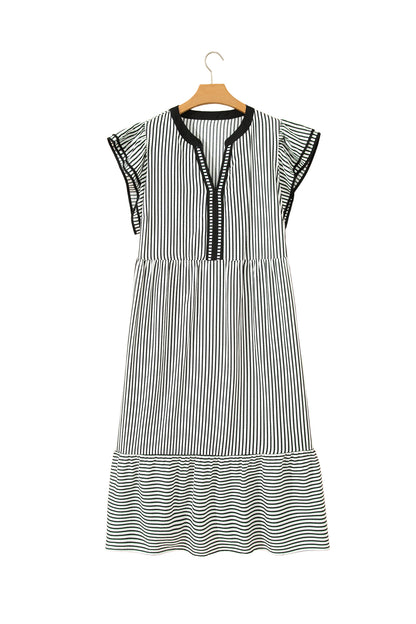 Vestido Maxi Negro Tallas Grandes con Abertura en V, Volantes y Mangas de Capas