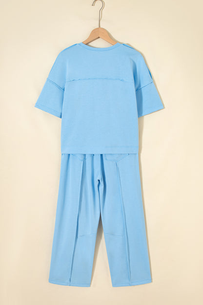 Conjunto de camiseta holgada con hombros caídos y pantalones tipo barril en azul cielo