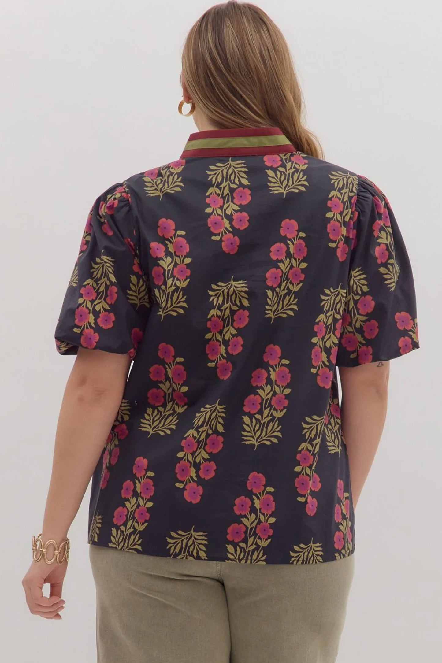 Blusa de algodón con estampado floral y ribete a rayas Ricrac de talla grande en color negro y manga corta
