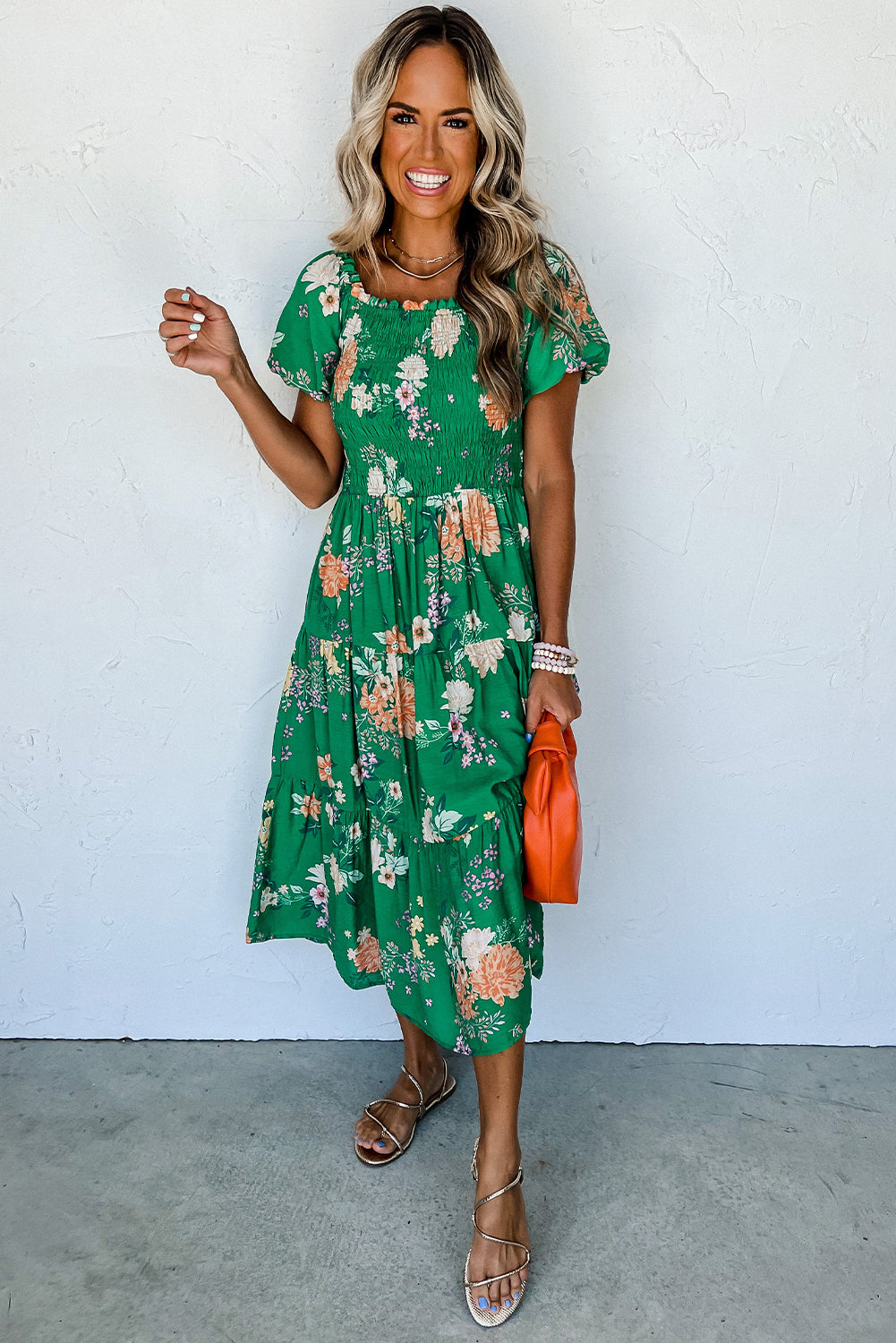 Vestido Midi Escalado Fruncido de Manga Abullonada con Estampado Floral Verde