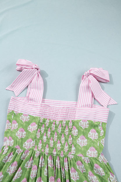 Vestido Maxi con Estampado Floral Verde, Detalles Rayados y Tirantes con Nudo
