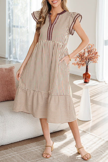 Vestido midi con cuello en V, manga corta con doble volante y ribete en contraste, a rayas marrones