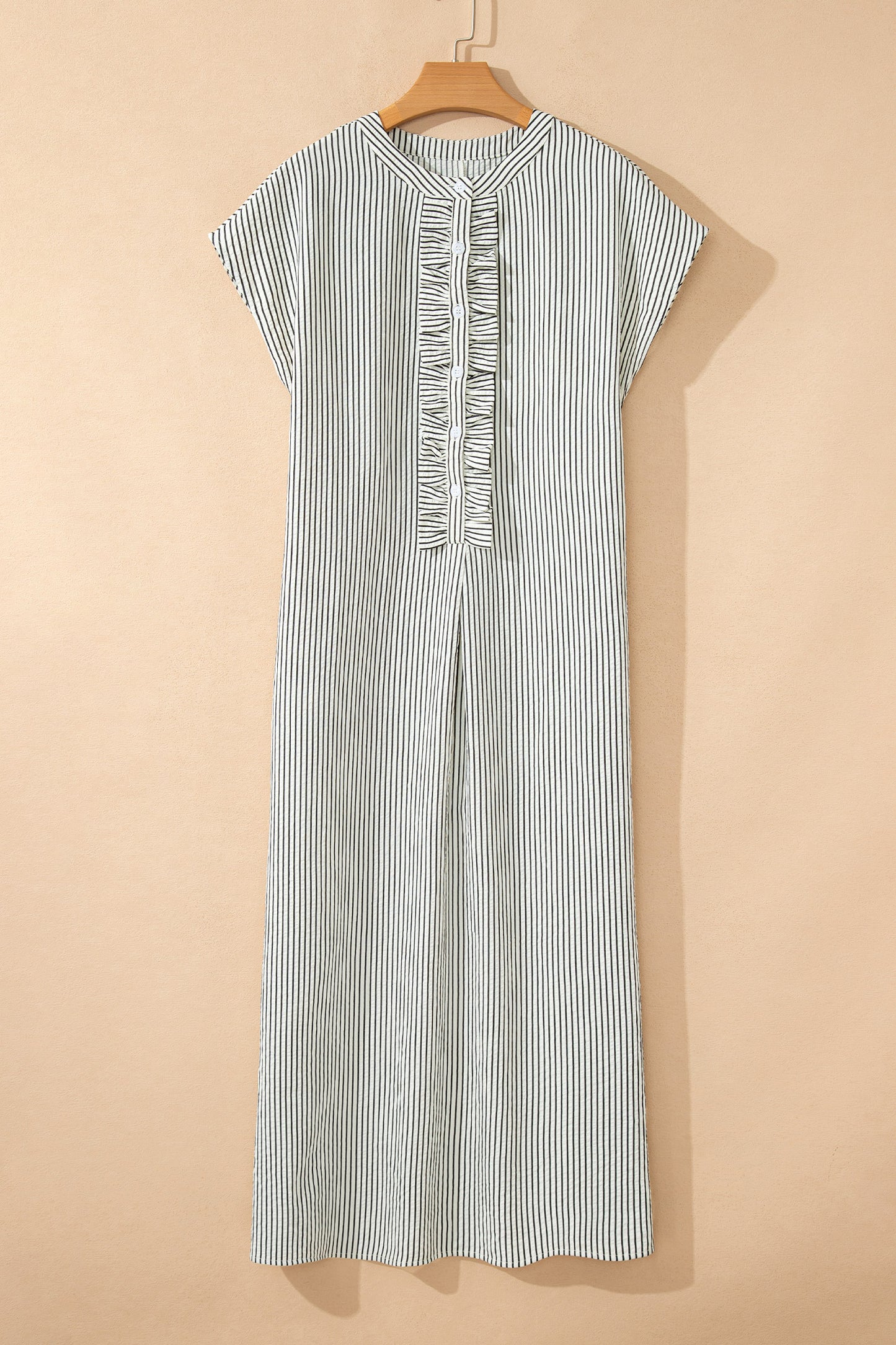 Vestido largo de manga corta con volantes y botones hasta la mitad, de rayas negras