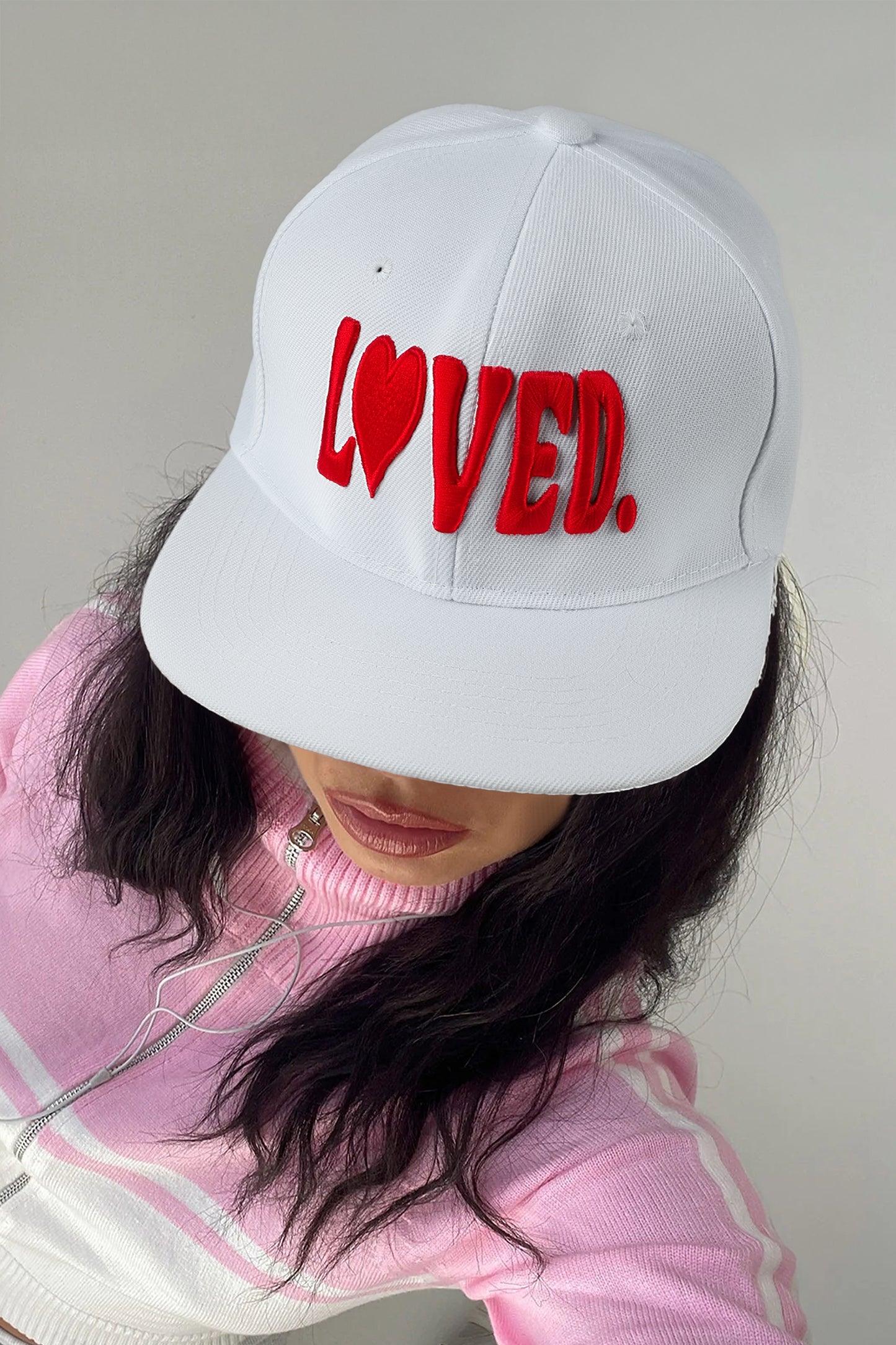 Gorra de béisbol blanca personalizada con bordado del Día de San Valentín
