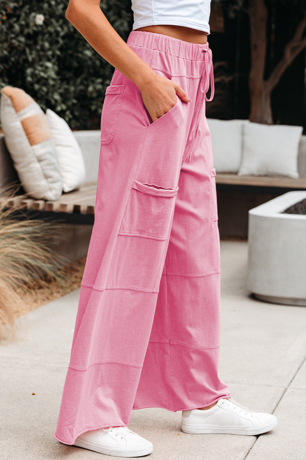 Pantalones cargo de pierna ancha con cordón en la cintura elástica, costura expuesta y lavado mineral Bonbon