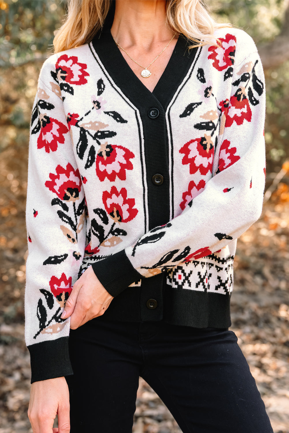 Cárdigan de punto con cuello de pico, botones delanteros y estampado floral beige