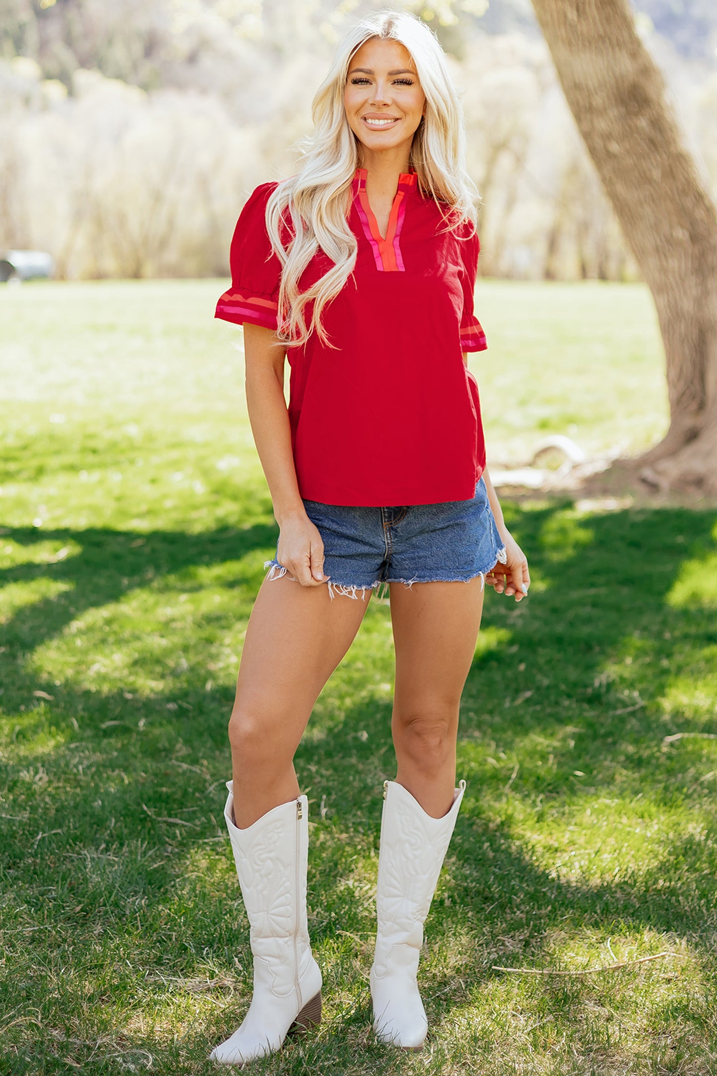 Blusa Roja Fuego a Rayas con Volantes en el Cuello y Mangas Cortas con Vuelos
