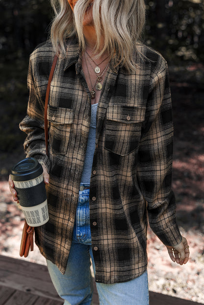 Camisa tipo chaqueta cepillada con doble bolsillo y estampado retro a cuadros multicolor