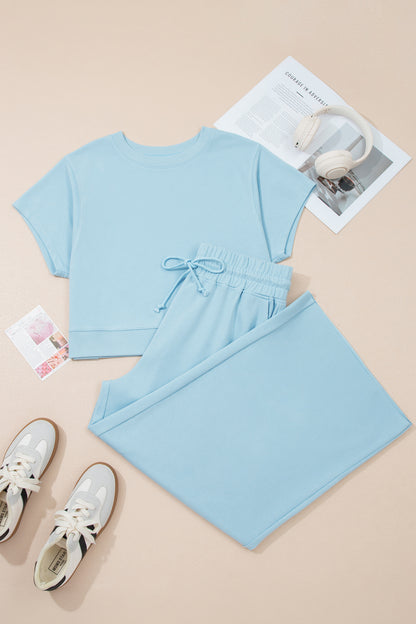 Conjunto de 2 piezas de top de manga corta con ribete acanalado color azul bruma y pantalones holgados con cordón