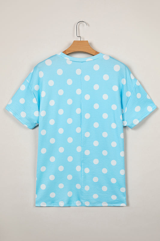 Blusa de jacquard con cuello redondo, hombros caídos, bolsillo de parche y lunares celestes