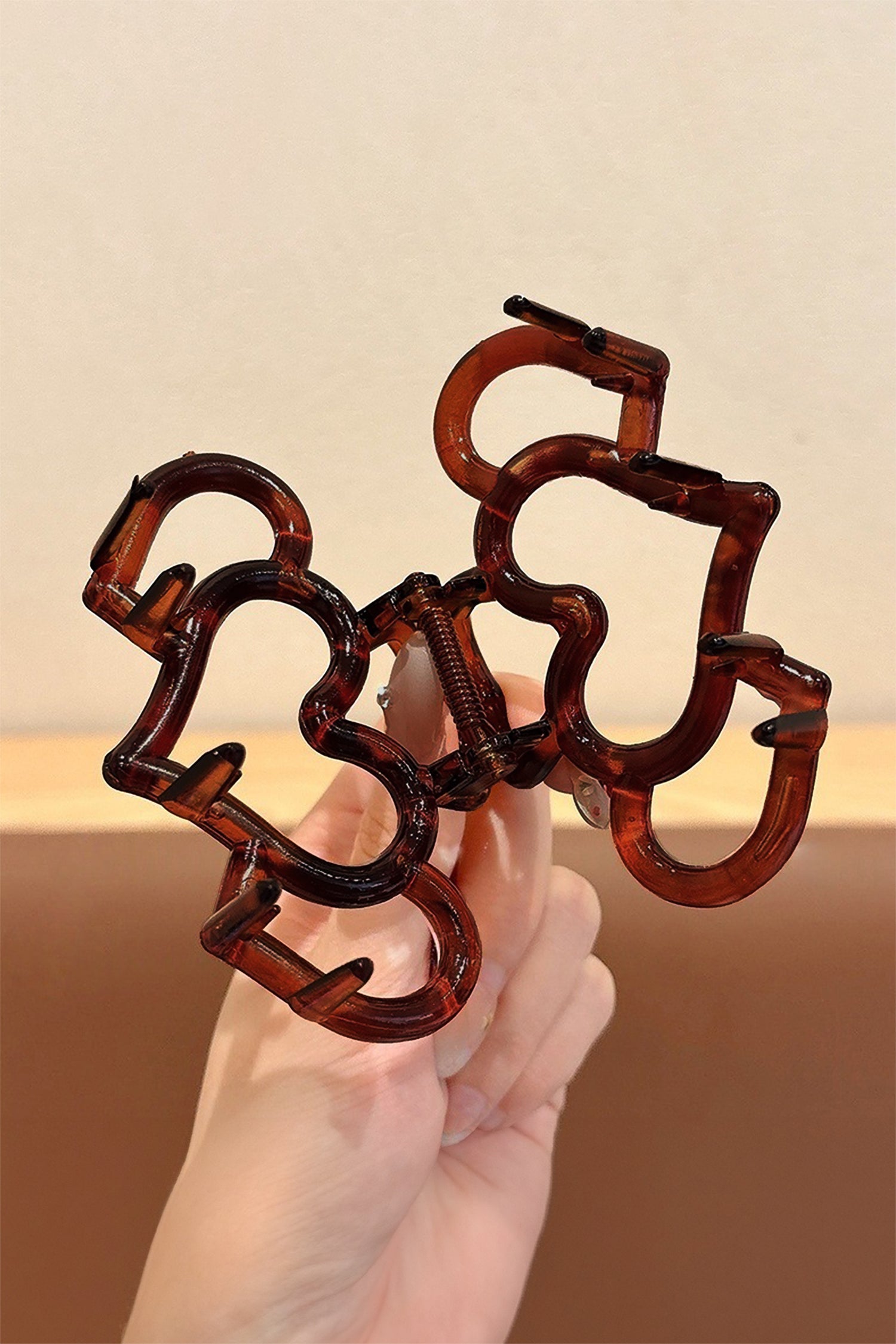 Bonbon Hollowed Heart Design Color Contrasted Acrylic Hair Claw Clip - Snoopy's Closet