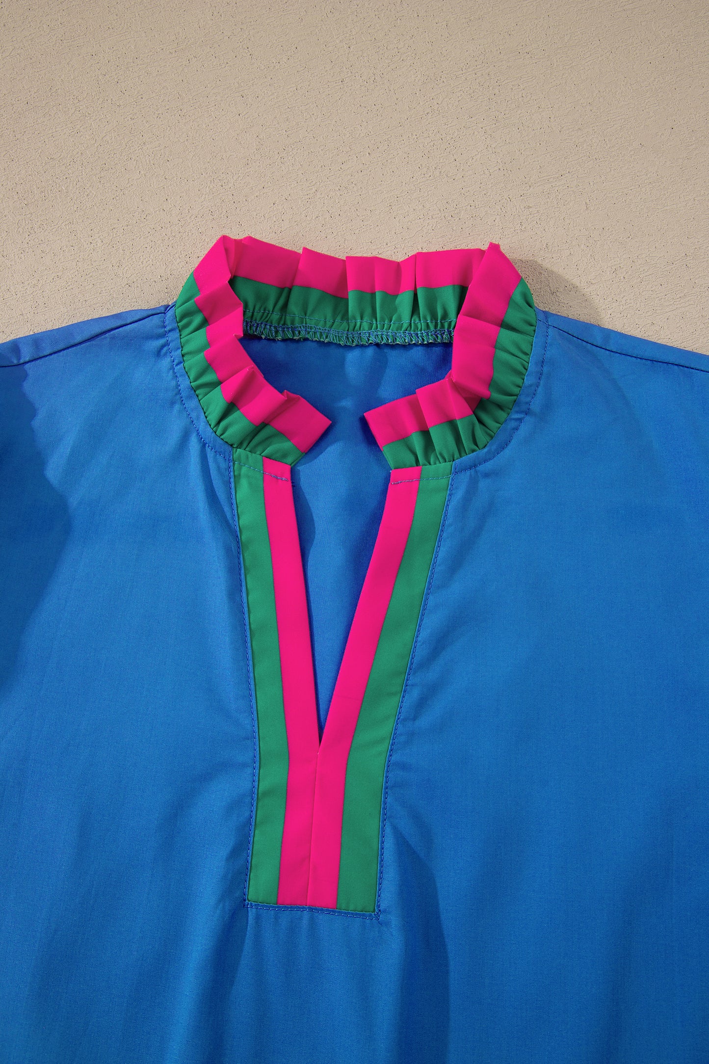 Blusa de manga corta con volantes, cuello con volantes a rayas azul cielo
