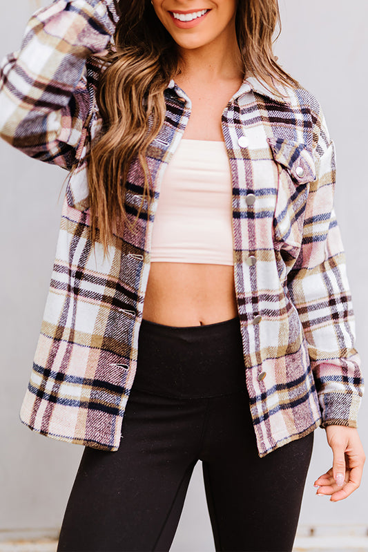Chaqueta camisera rosa con estampado de cuadros geométricos y bolsillos