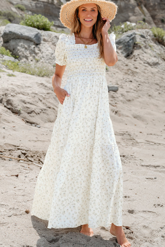 Maxivestido floral escalonado con corpiño fruncido con volantes blancos