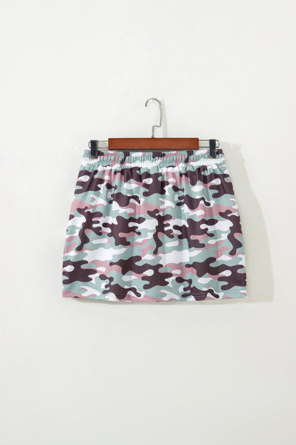 Minifalda pantalón informal con cordón y estampado de camuflaje verde