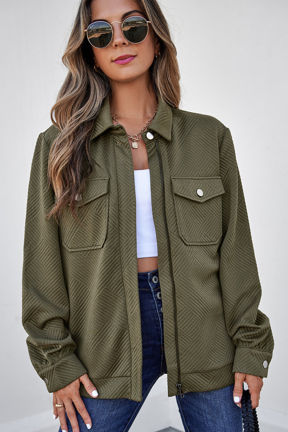 Chaquetas con cuello, color verde negruzco sólido, con cremallera y solapa con botones