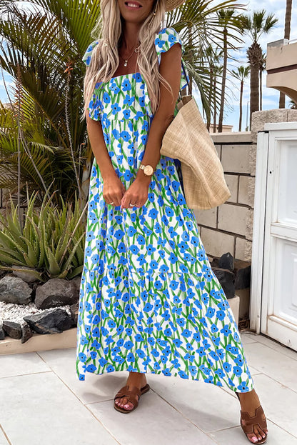 Vestido maxi azul con estampado floral, escote cuadrado y tirantes con volantes