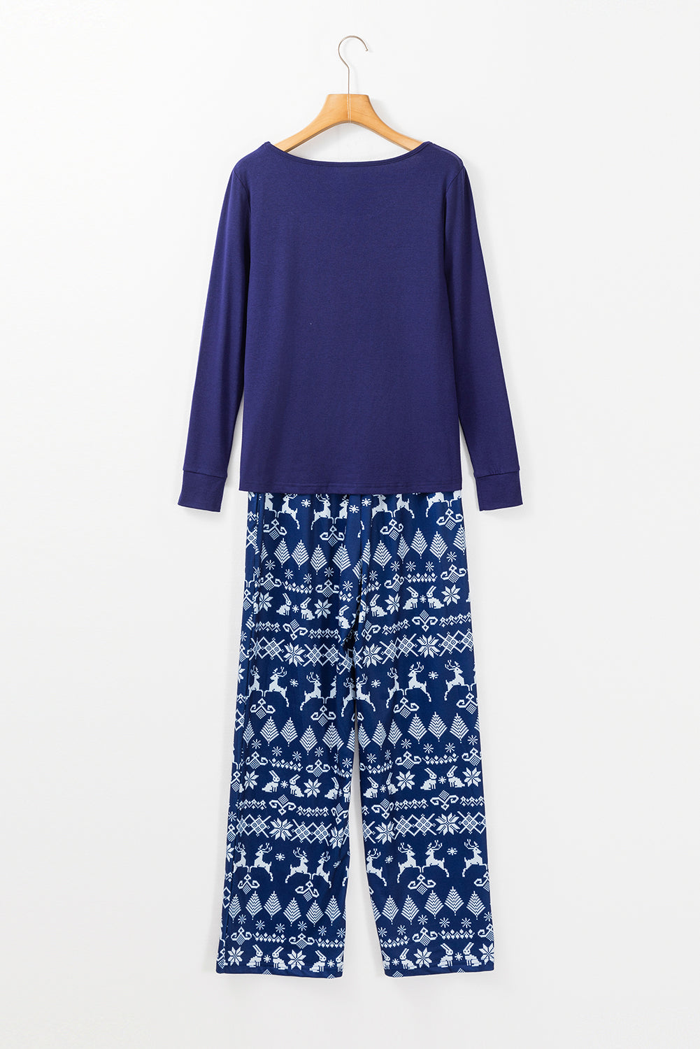 Conjunto de dos piezas de salón: top liso azul y pantalones navideños