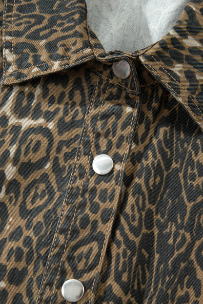 Minivestido vaquero plisado de manga corta con estampado de leopardo gris