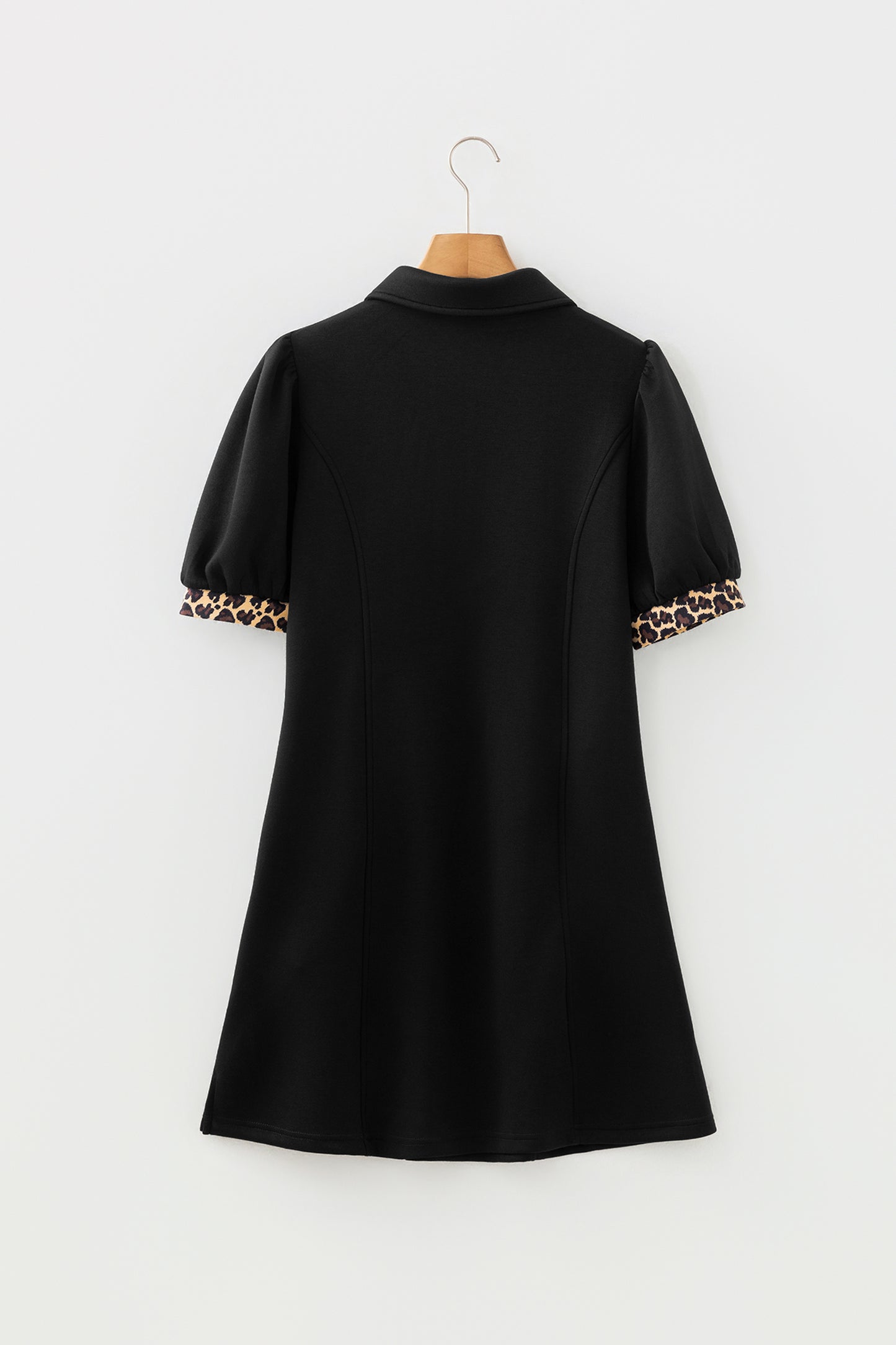 Vestido Mini Acampanado de Manga Corta Abullonada con Cuello de Cremallera y Retales de Leopardo Negro