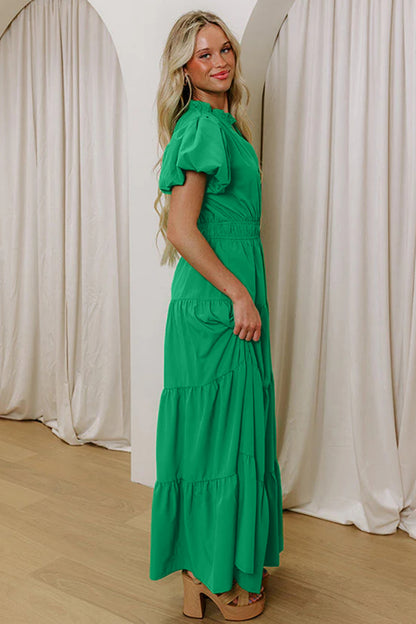 Vestido maxi escalonado verde brillante de color sólido, cuello en V, manga corta abullonada y cintura alta