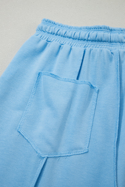 Conjunto de camiseta holgada con hombros caídos y pantalones tipo barril en azul cielo
