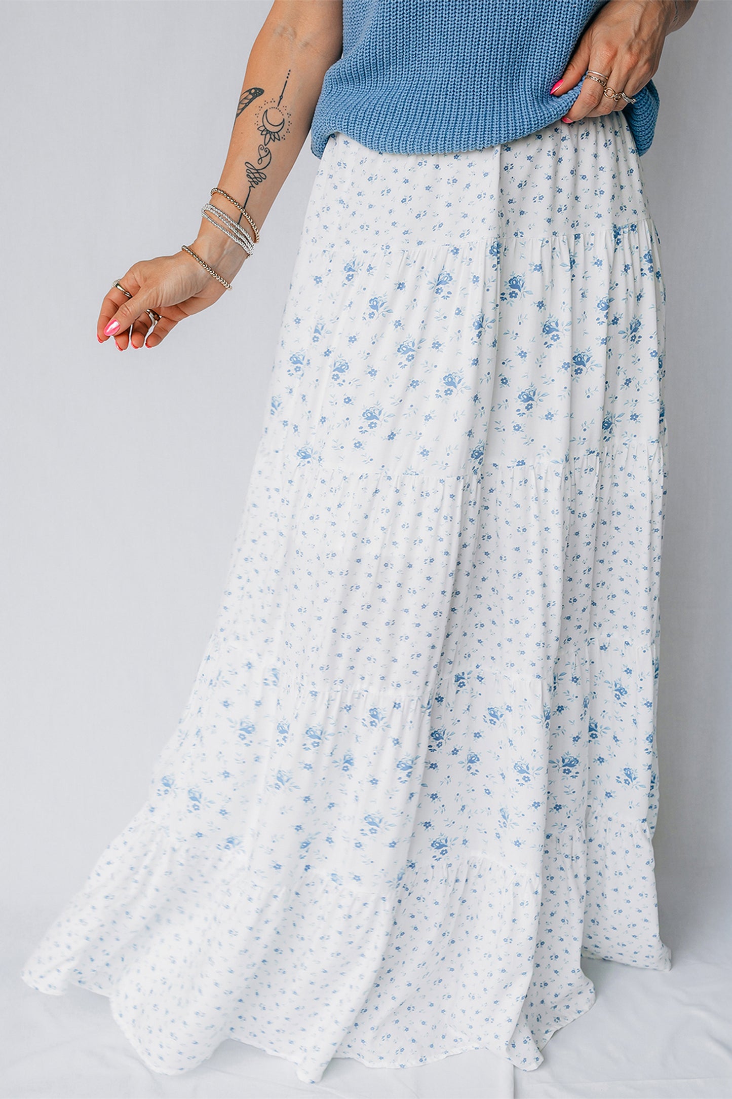 Falda larga bohemia de cintura alta azul cielo con estampado floral pequeño