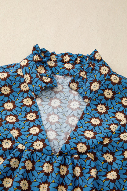 Blusa Azul Cielo Retro con Estampado Floral, Escote en V, Detalle Plisado y Manga Corta Abullonada