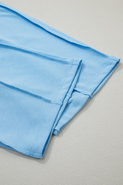Conjunto de camiseta holgada con hombros caídos y pantalones tipo barril en azul cielo