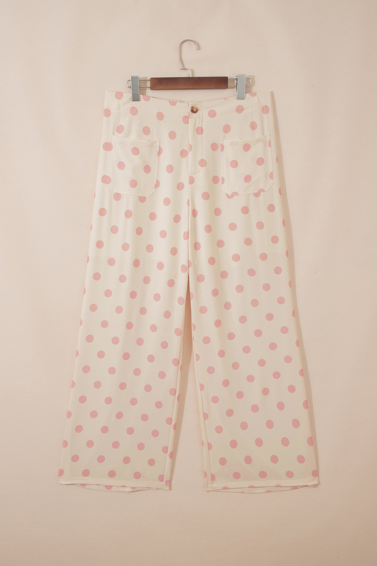 Pantalones de pernera recta de tiro medio con bolsillos de parche y estampado de lunares blancos